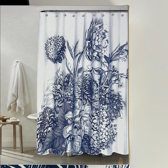 Common Thread Shower Curtain Large Floral Design Blue White 72 x 72 NEW - Picture 2 of 9